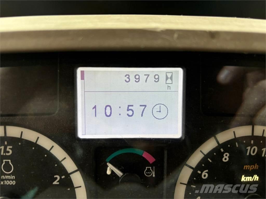 John Deere 6100MC Tractors