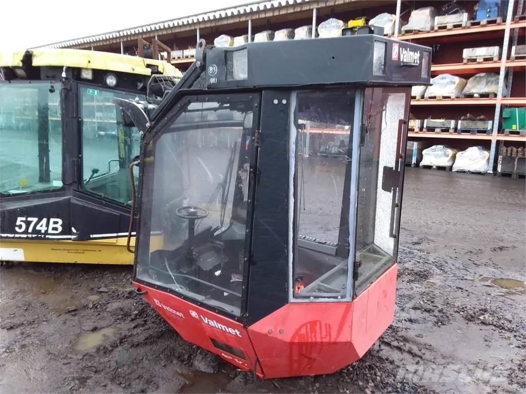 Valmet 911.1 Cabins and interior