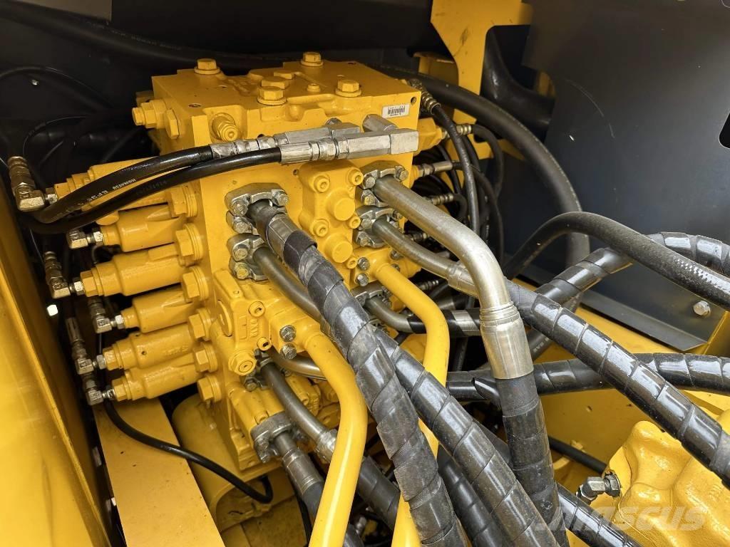 Komatsu PC 200-8 Crawler excavators
