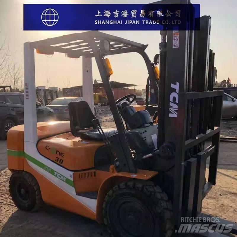 TCM FD 30 Diesel trucks