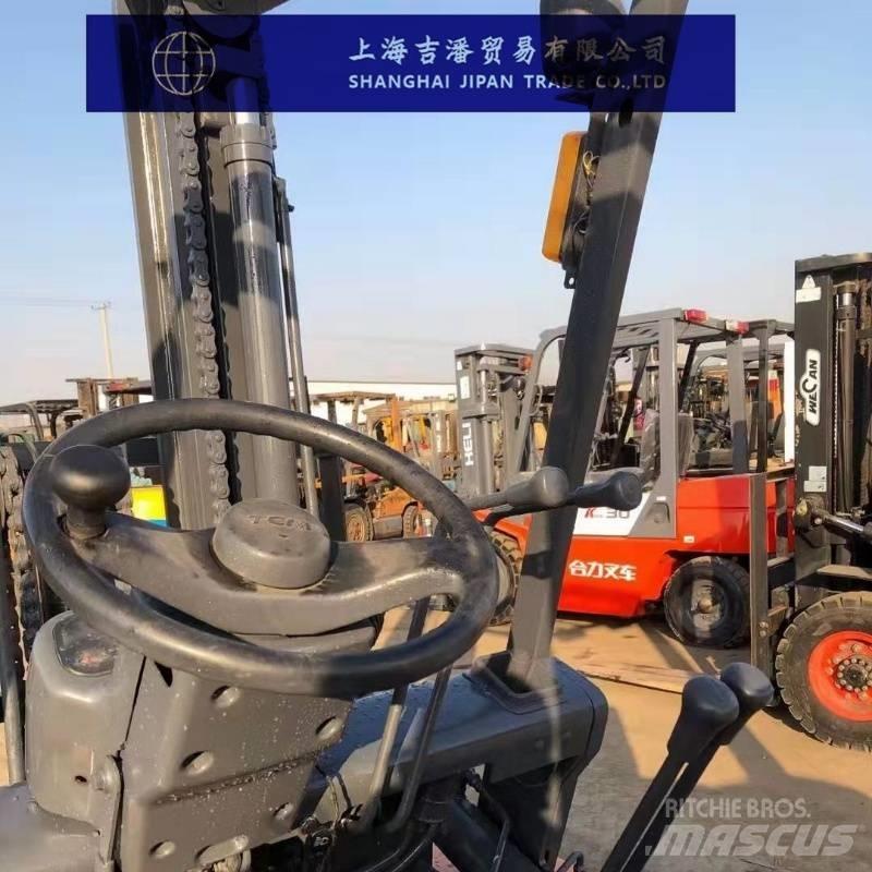 TCM FD 30 Diesel trucks