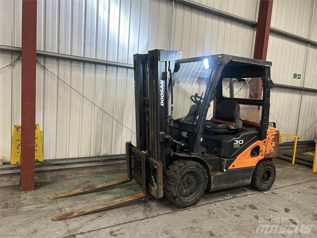 Doosan D30S-5 Diesel trucks