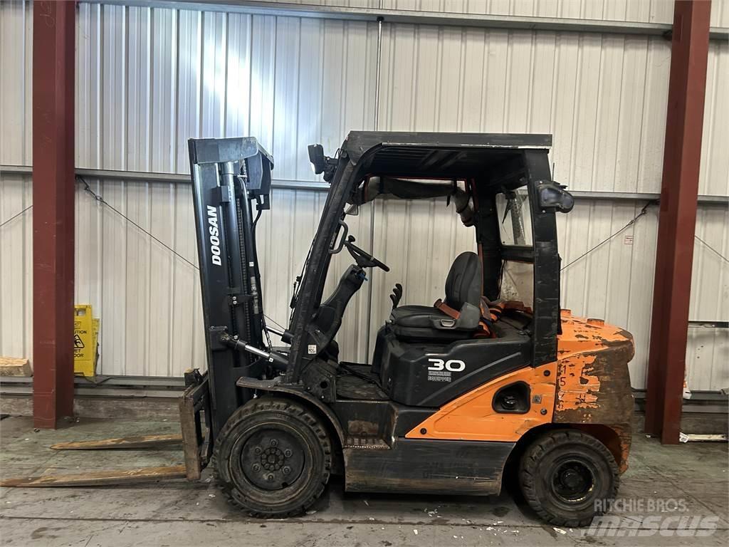 Doosan D30S-5 Diesel trucks