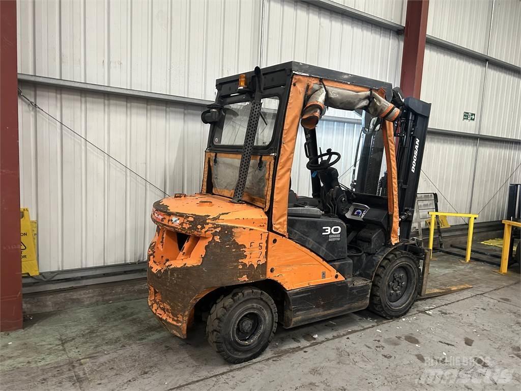 Doosan D30S-5 Diesel trucks