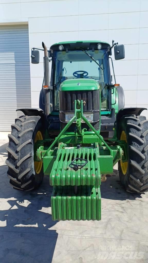 John Deere 6820 Tractors