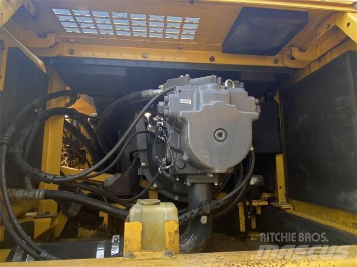 Komatsu PC450-8 Crawler excavators