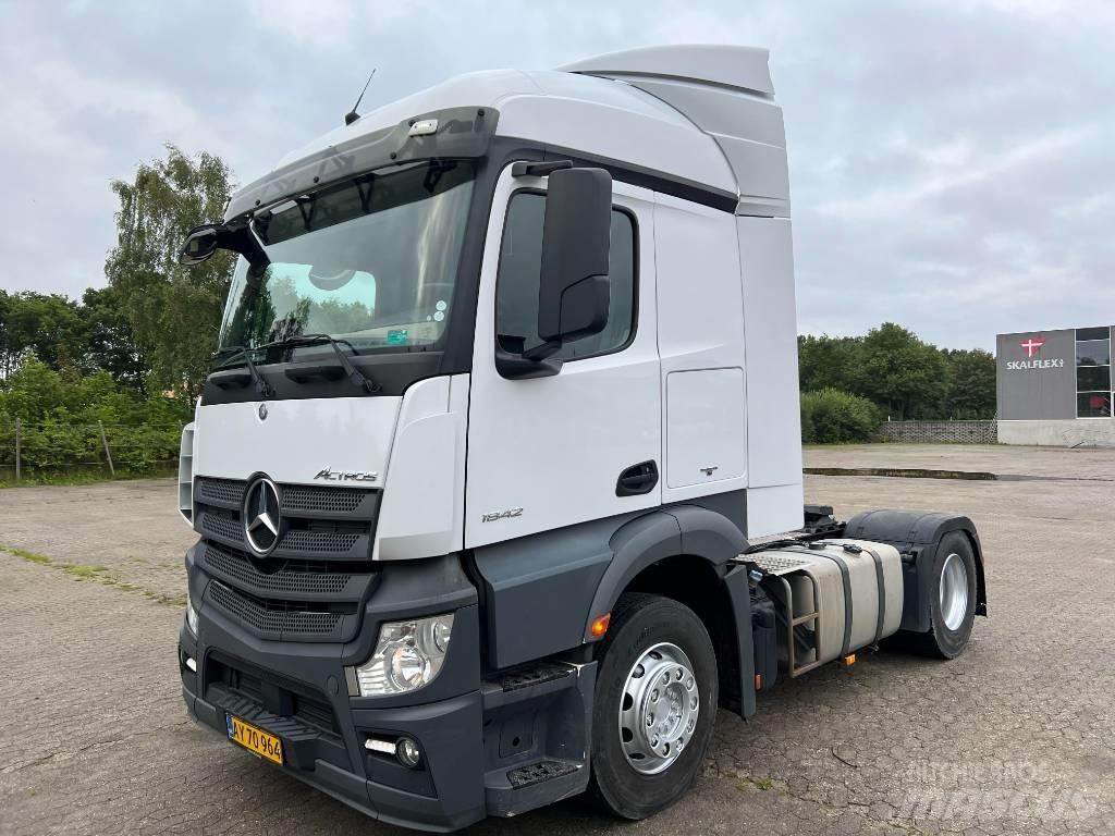 Mercedes-Benz 1842 Tractor Units