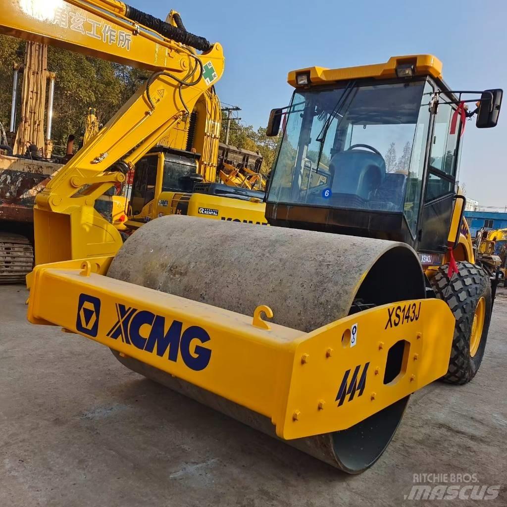 XCMG XS 143J Single drum rollers