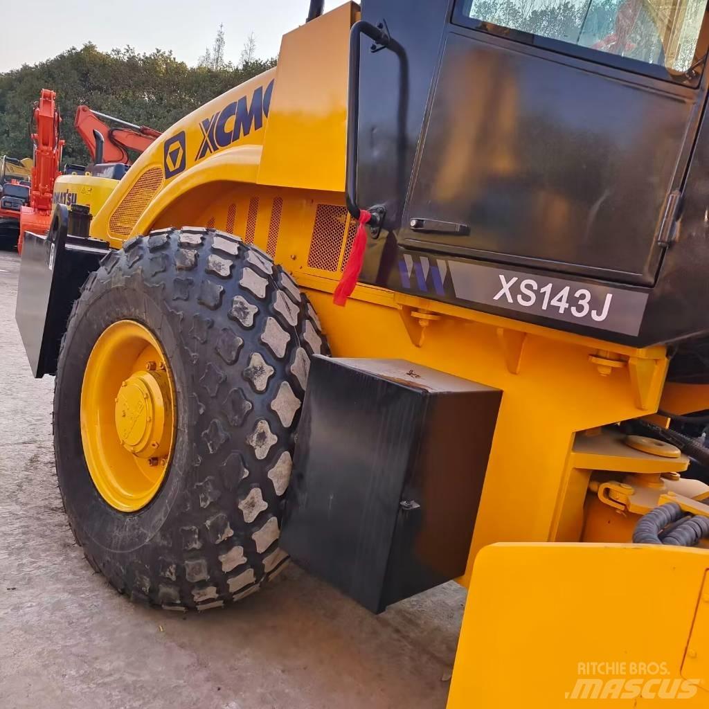 XCMG XS 143J Single drum rollers
