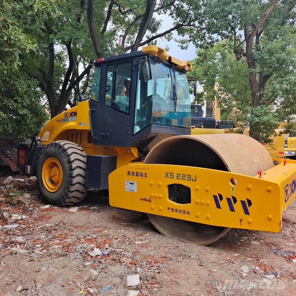 XCMG XS223J Single drum rollers