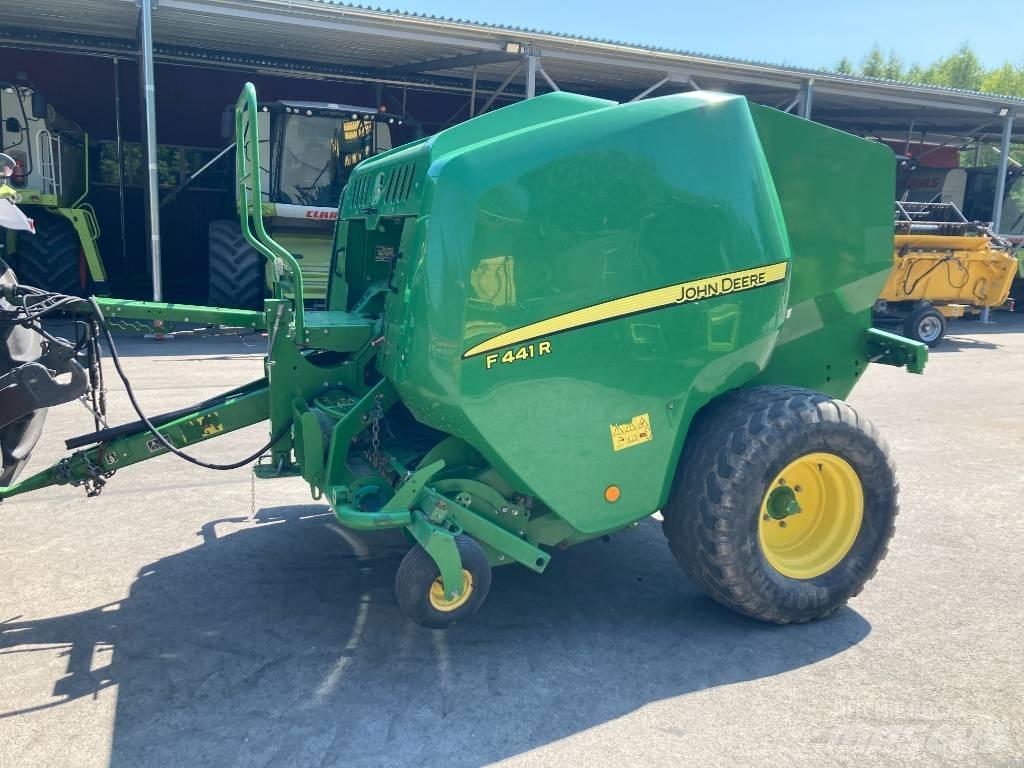 John Deere F441R Round balers