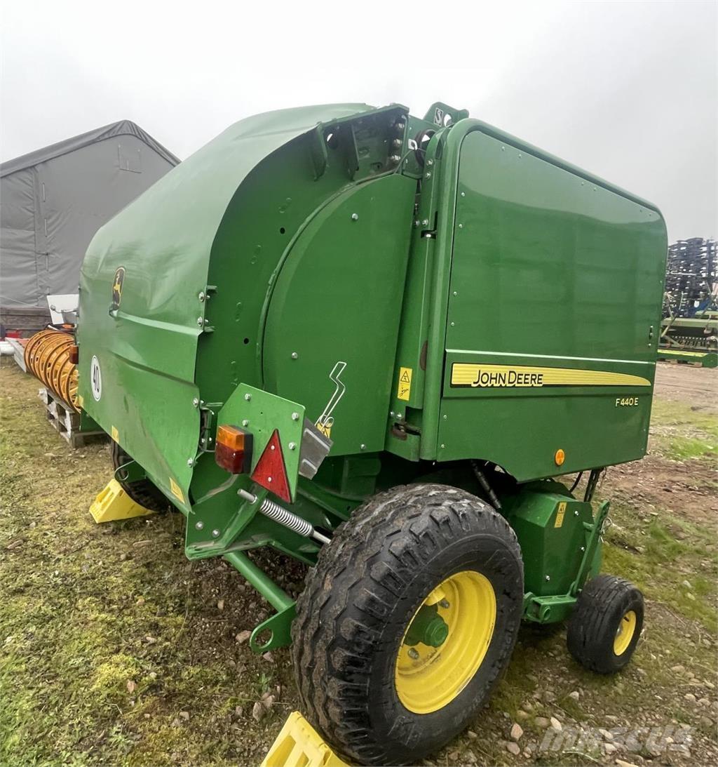 John Deere F 440 E Round balers