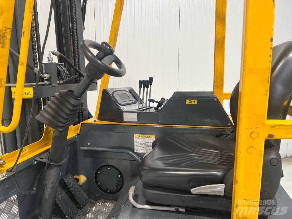 Combilift CBE2500 4-way reach trucks