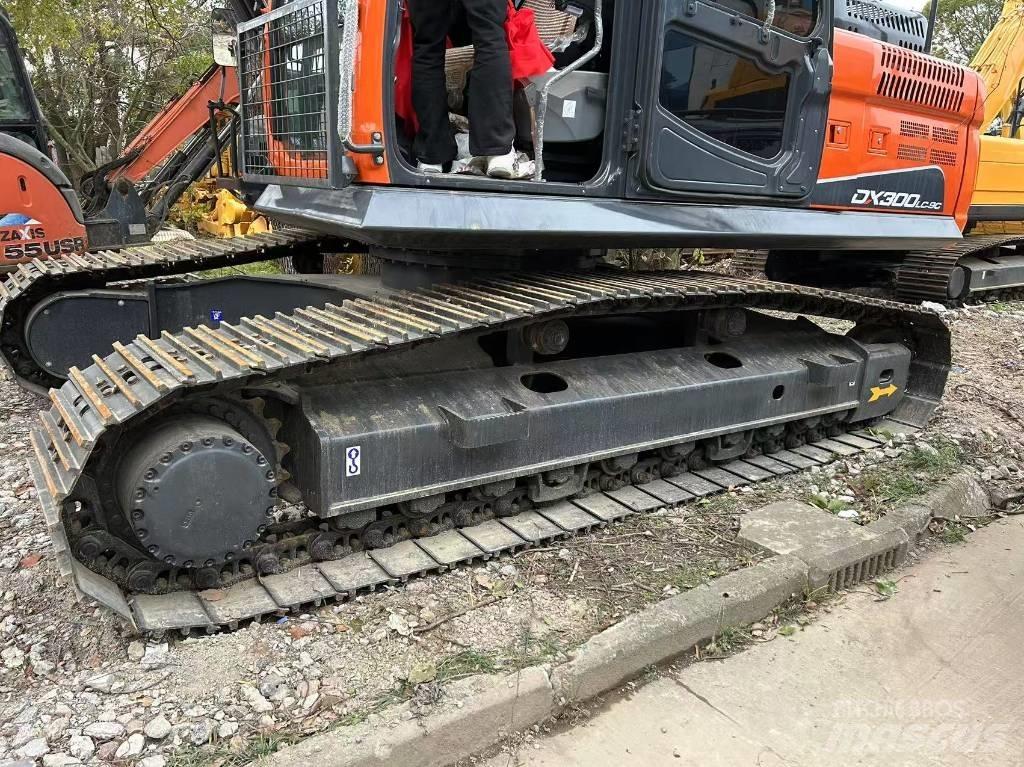 Doosan DX 300 Crawler excavators