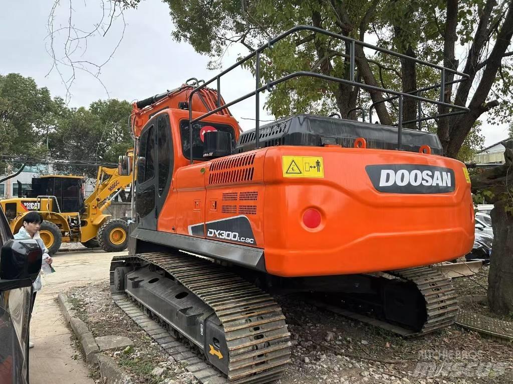 Doosan DX 300 Crawler excavators