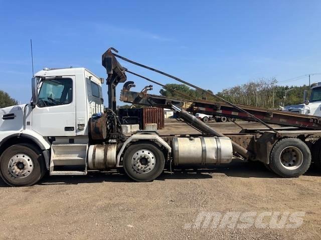 Volvo VHD Cable lift demountable trucks