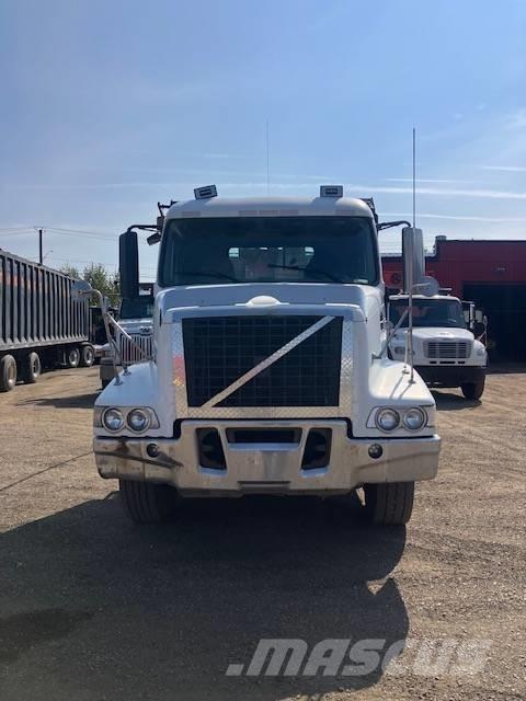 Volvo VHD Cable lift demountable trucks