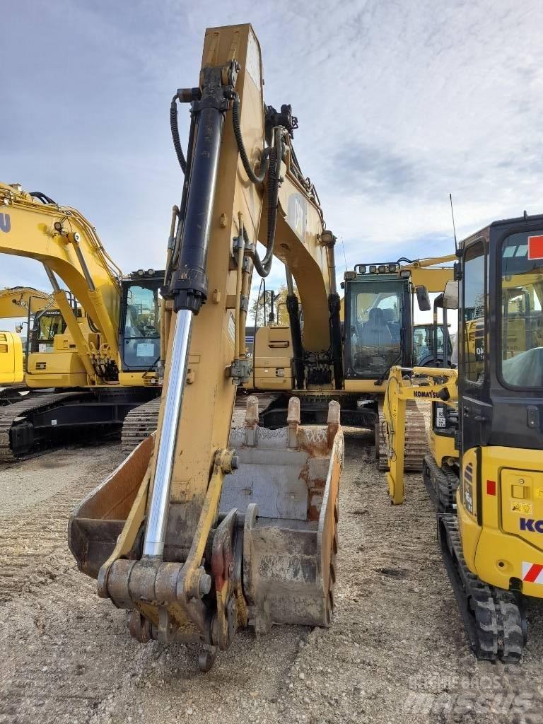 CAT 323 D Crawler excavators
