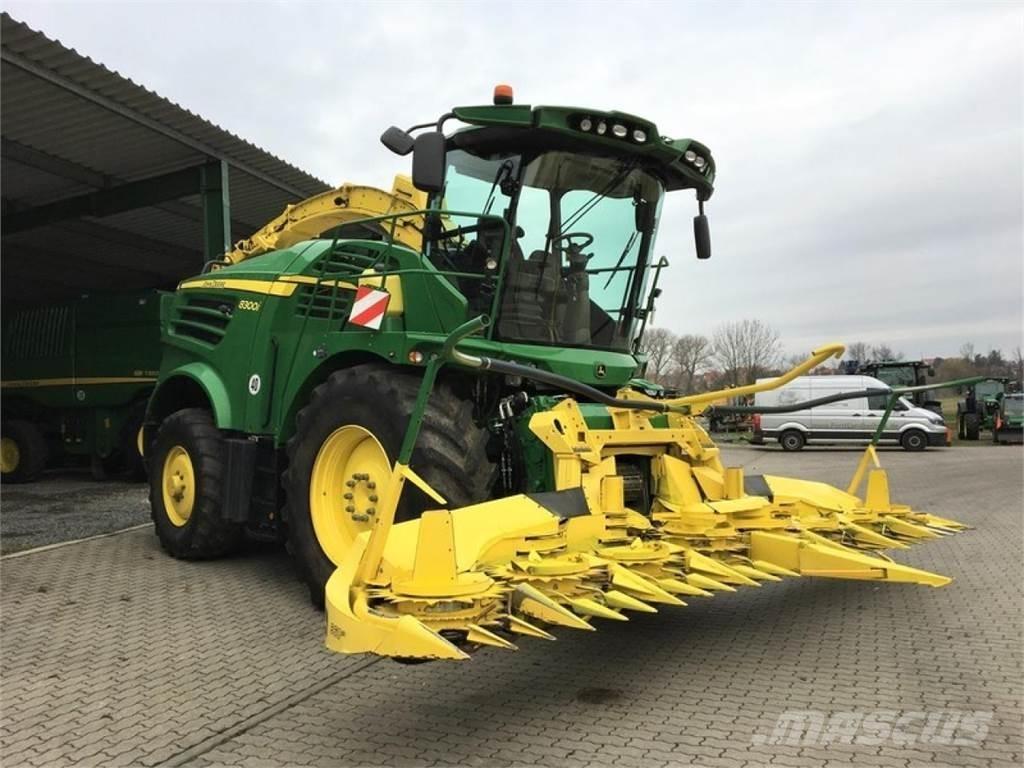 John Deere 8300i Self-propelled foragers