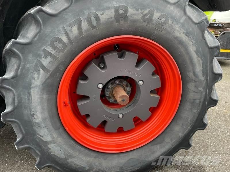 CLAAS Axion 870 Tractors