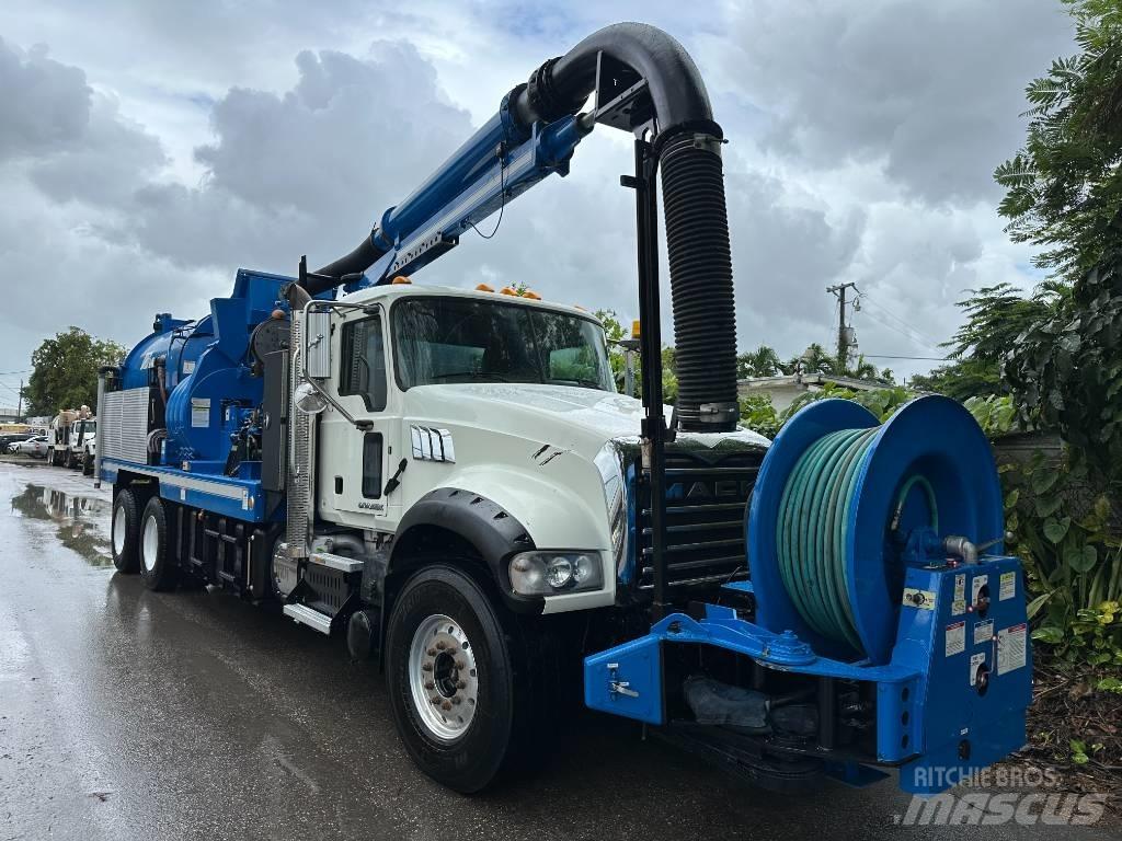 Mack GU713 Combi / vacuum trucks