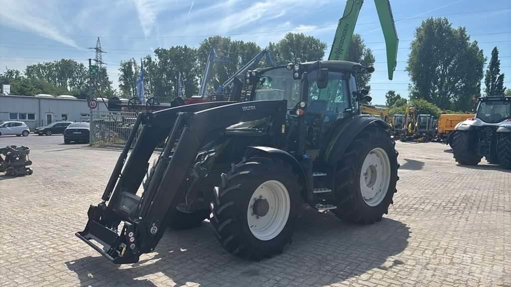 Valtra G135 Tractors