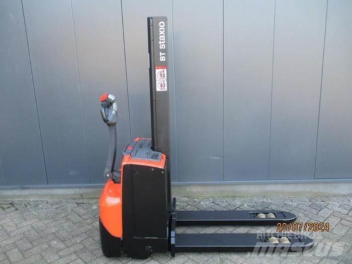 BT SWE 080L Pedestrian stacker