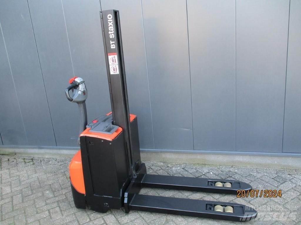 BT SWE 080L Pedestrian stacker