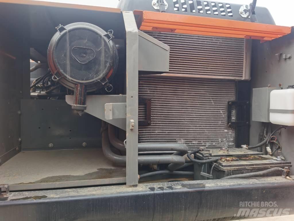 Hitachi ZX 200 Crawler excavators