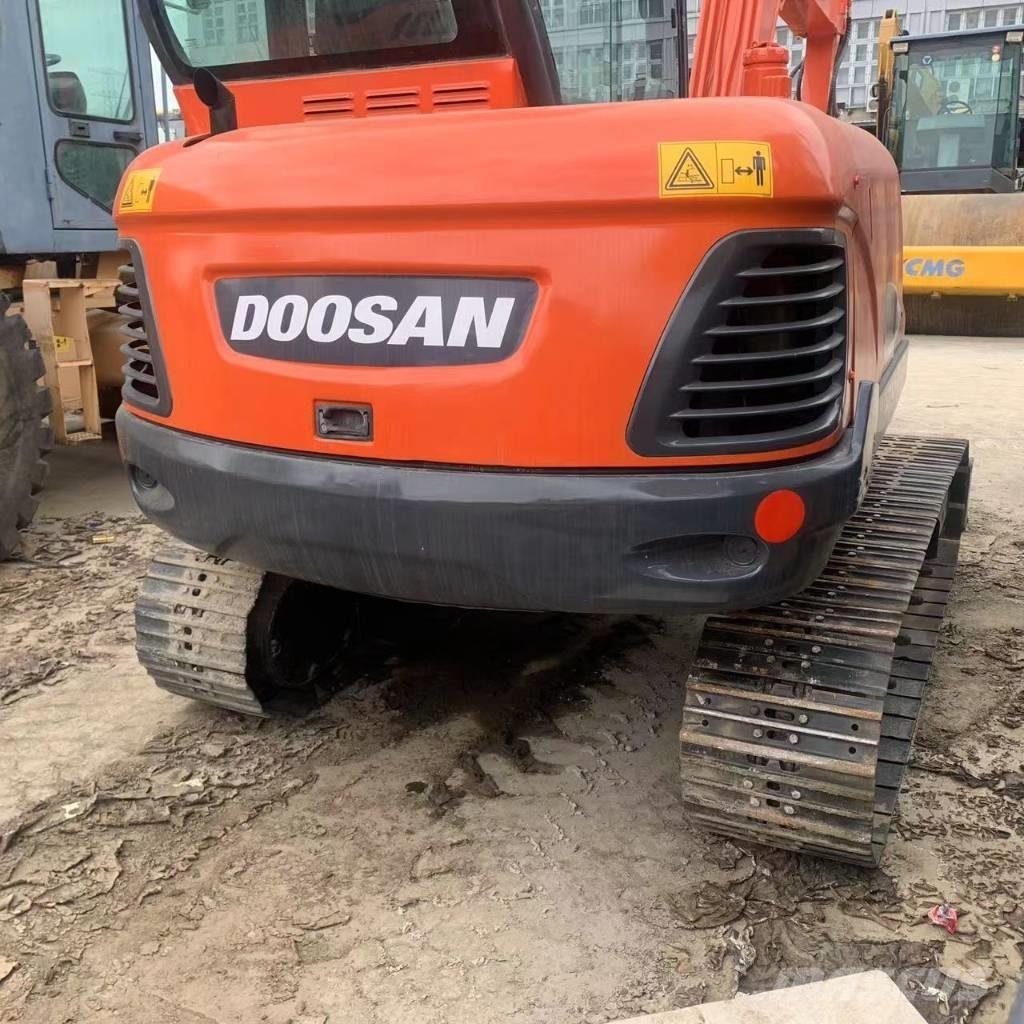 Doosan DX60 Midi excavators  7t - 12t