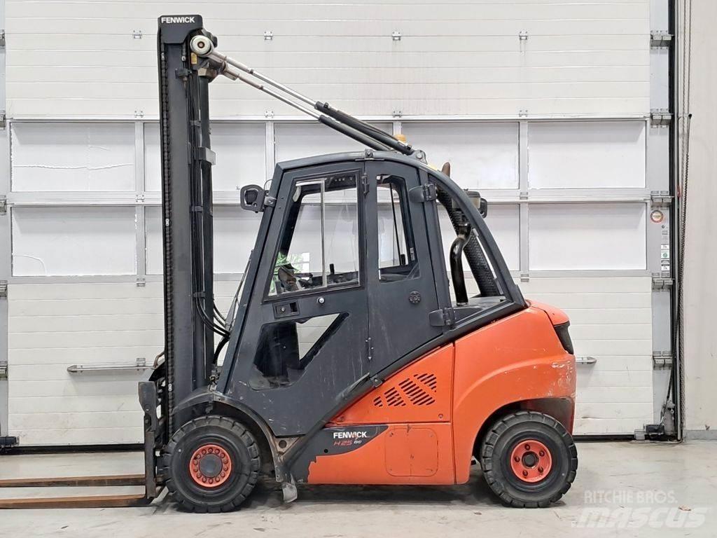 Linde H25D-02 Diesel trucks