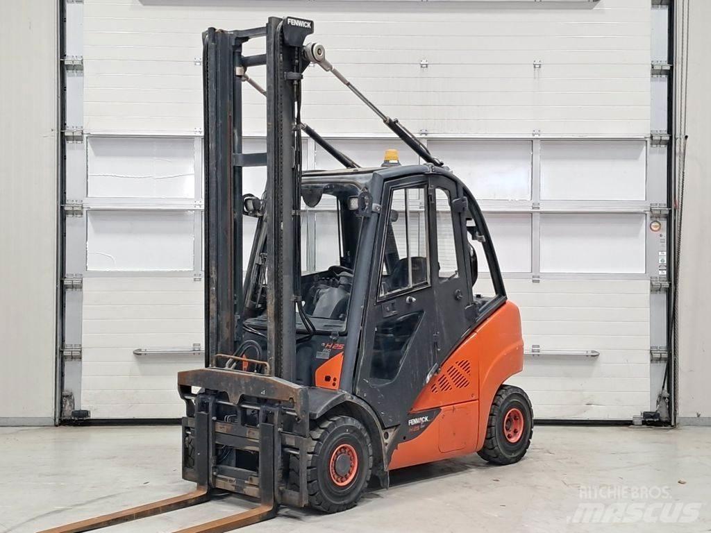 Linde H25D-02 Diesel trucks