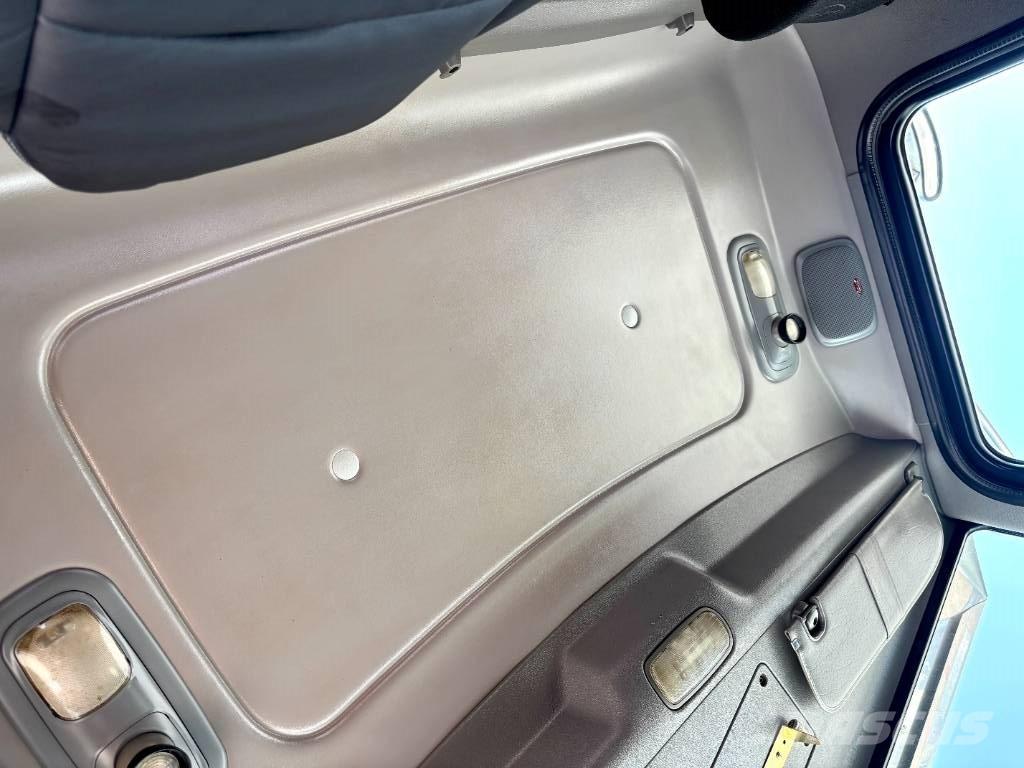 Peterbilt 389 Tractor Units