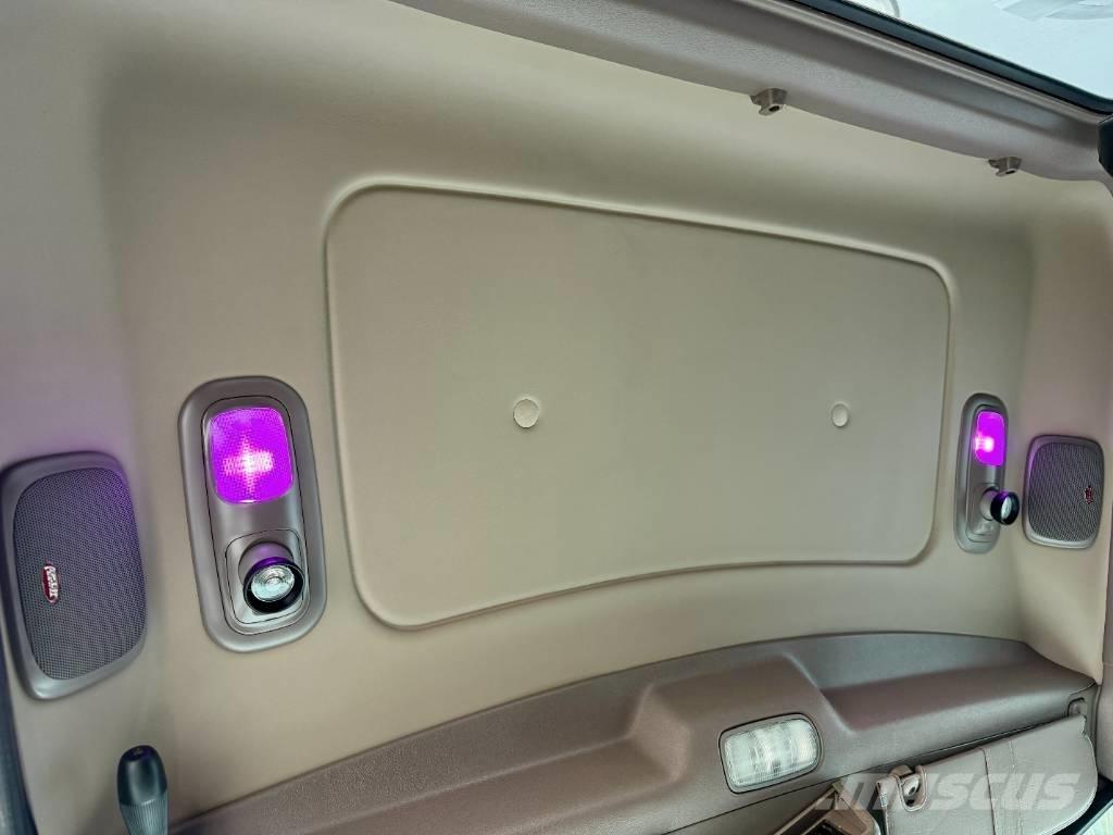 Peterbilt 389 Tractor Units