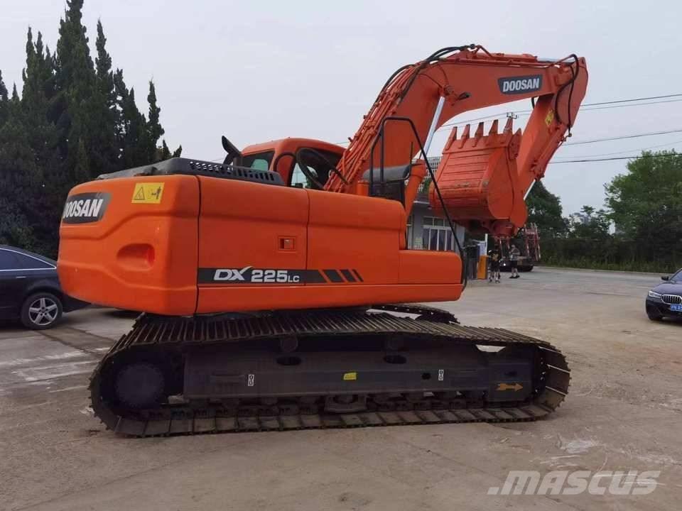 Doosan DX 225 Crawler excavators