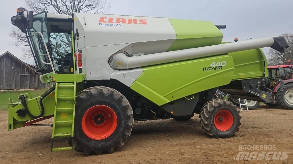 CLAAS Tucano 440 Combine harvesters