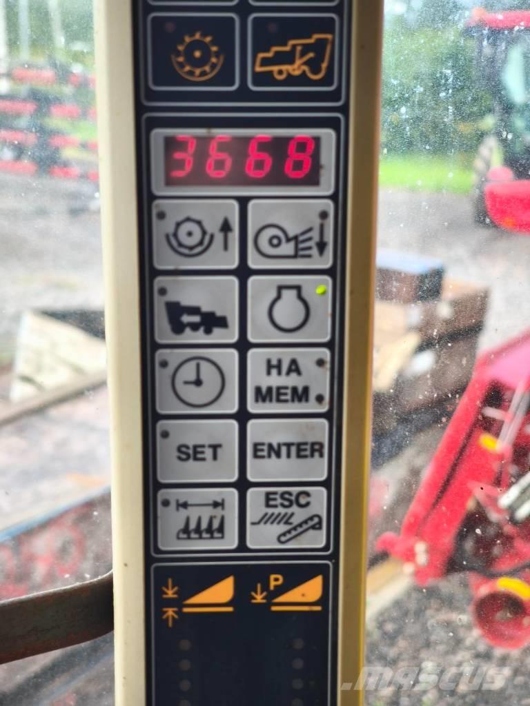 New Holland CS 6080 Combine harvesters