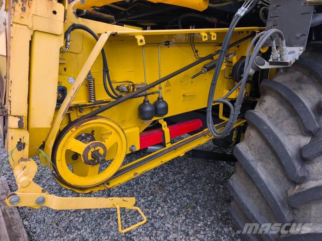 New Holland CS 6080 Combine harvesters