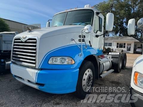 Mack CXN613 Tractor Units