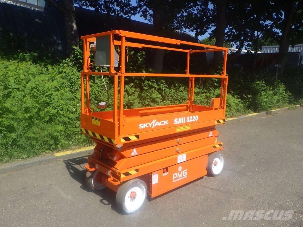 SkyJack SJ3220 Scissor lifts