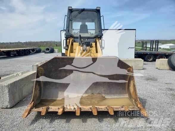 CAT 953C Crawler loaders