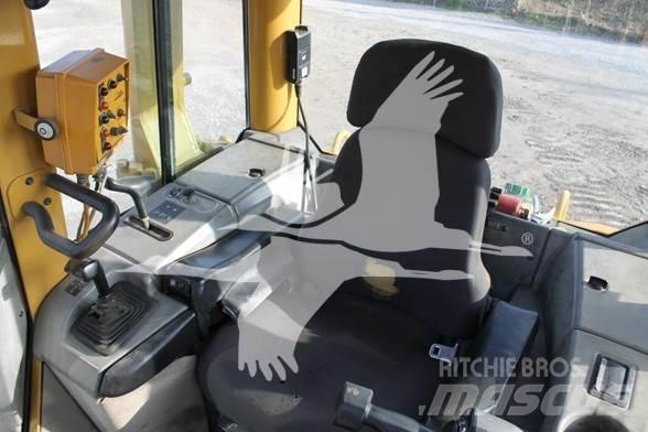 CAT D6N XL Crawler dozers