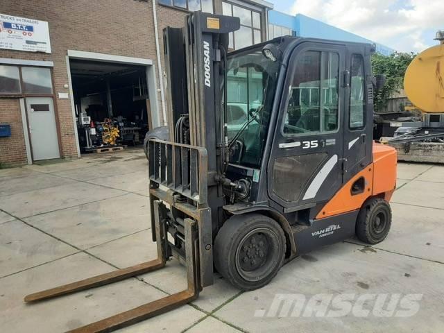 Doosan D 35 C-7 Diesel trucks