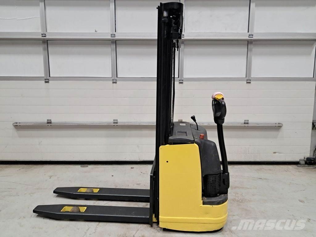 OM CL 10.5ac Pedestrian stacker