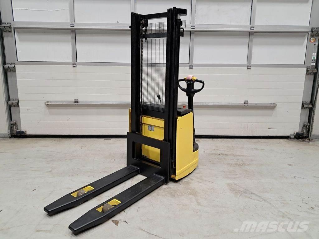 OM CL 10.5ac Pedestrian stacker