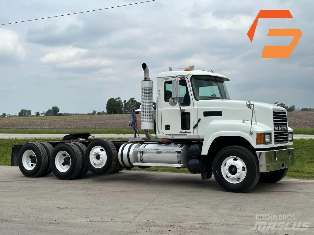 Mack CHN 613 Tractor Units