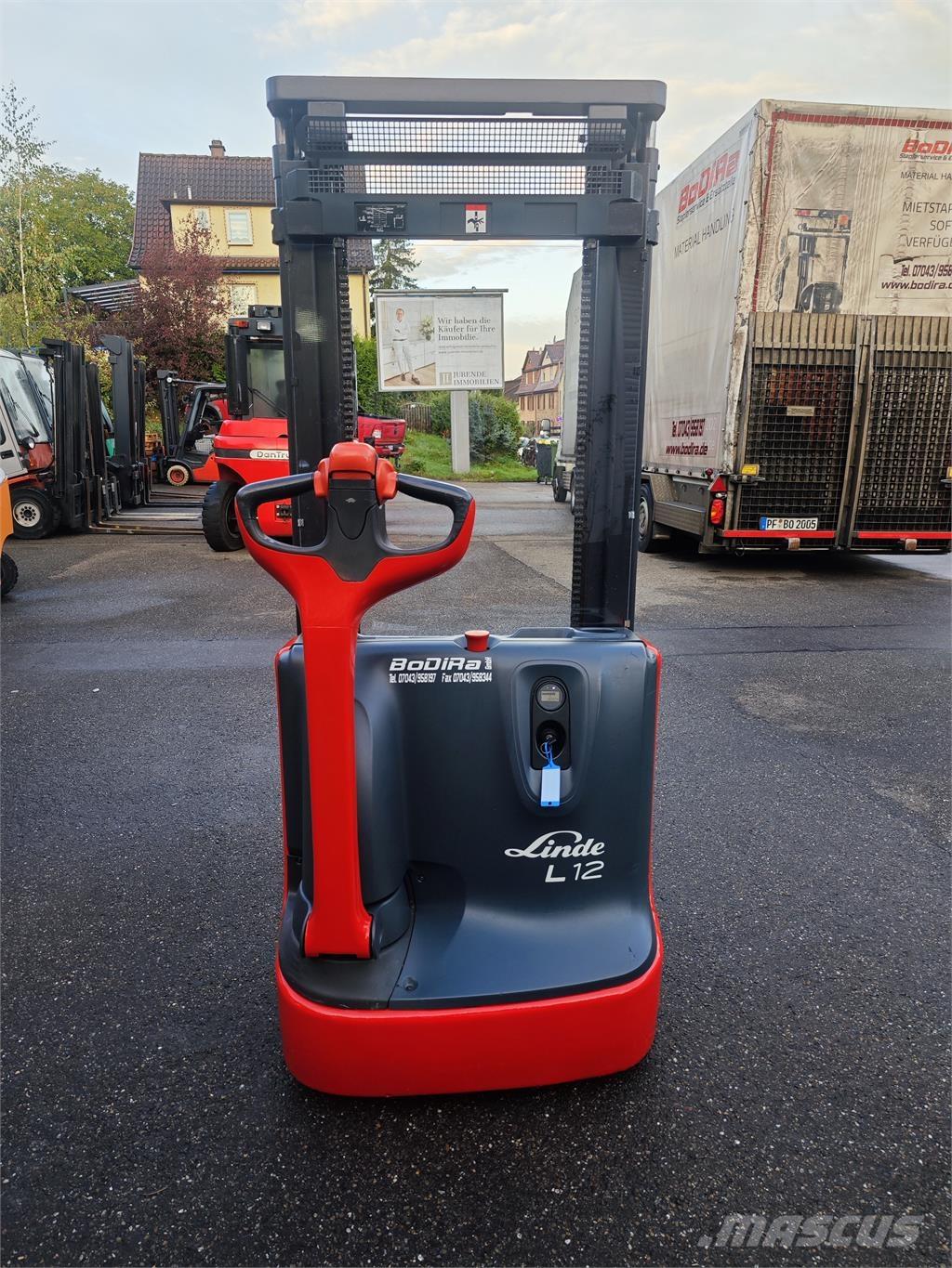 Linde L 12 Self propelled stackers