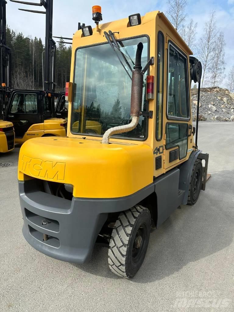 TCM FD40T8 Diesel trucks