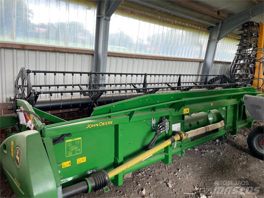 John Deere 622R Harvester heads