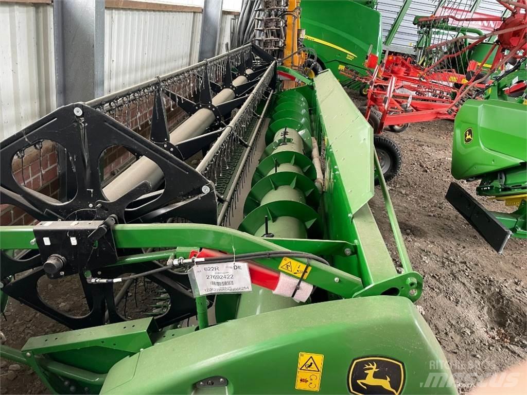 John Deere 622R Harvester heads